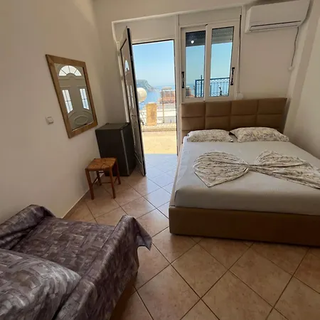 Dina House Gasthof Himarë
