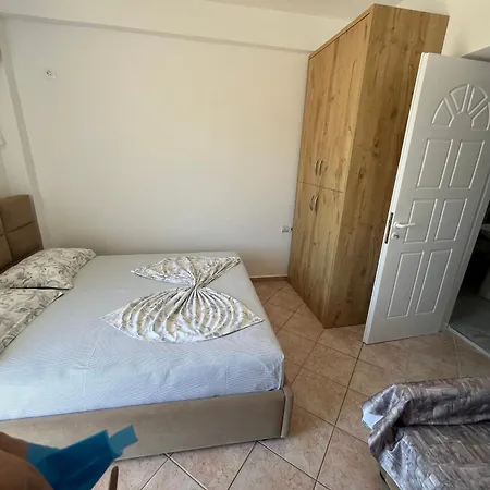 Dina House Konukevi 3*